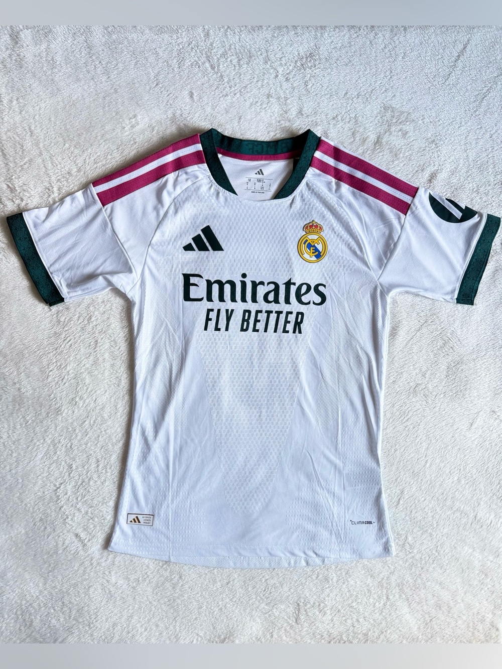 Real Madrid FC Home Jersey 2026/27. Valverde #8 - Picture 3 of 8